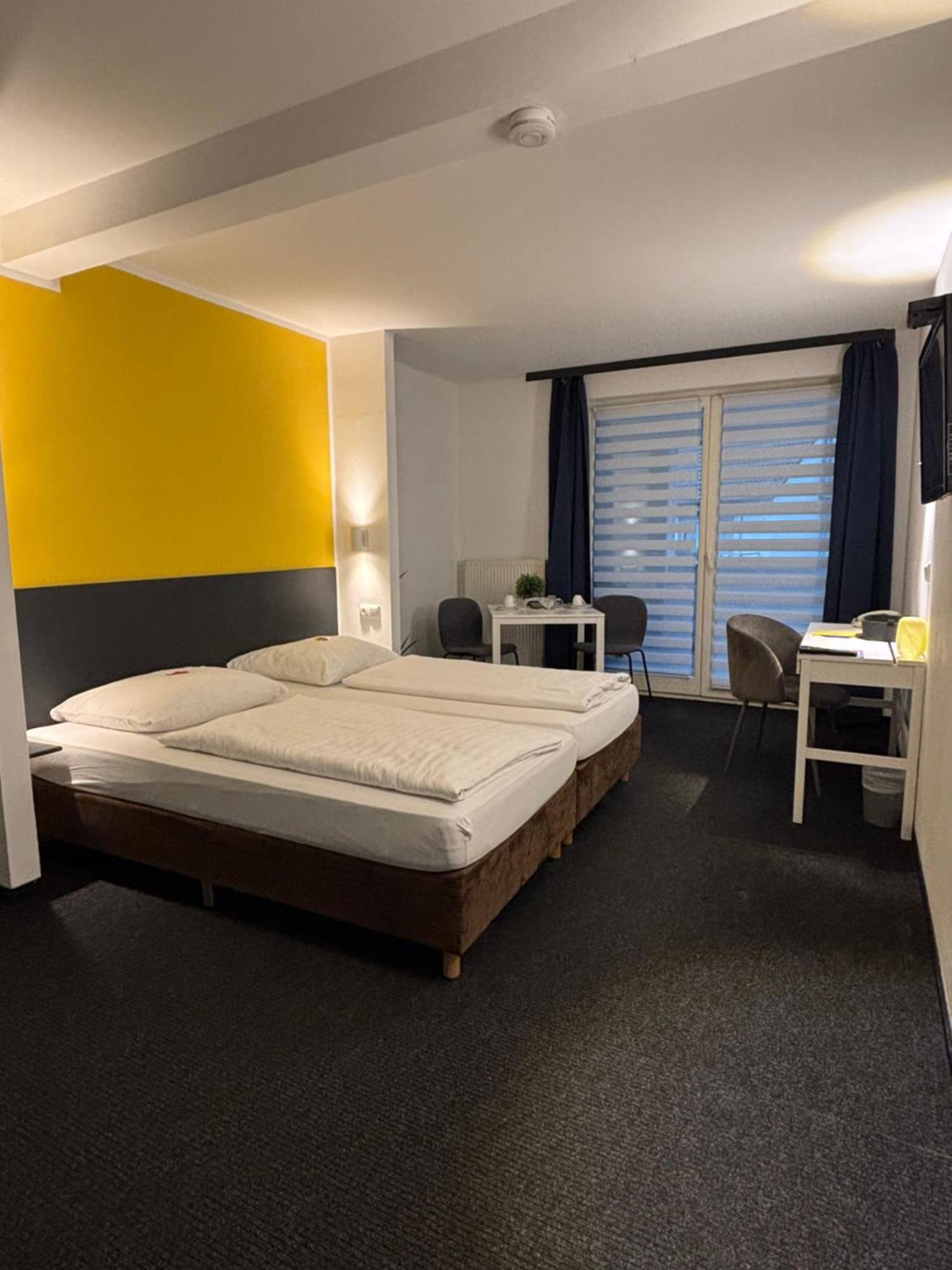 Hotel U Muelheim Free Parking Highspeed Wifi ミュルハイム・アン・デア・ルール エクステリア 写真