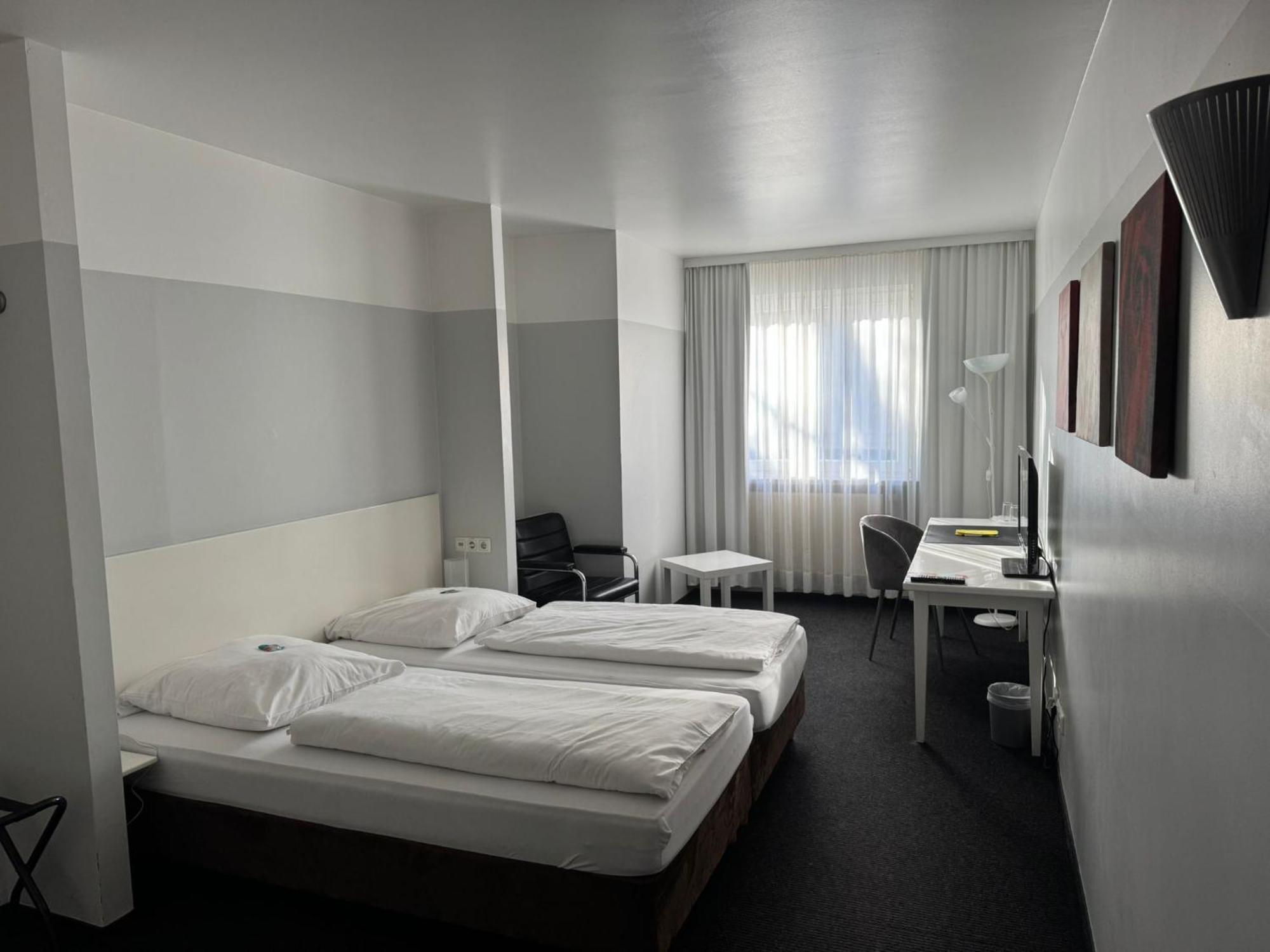 Hotel U Muelheim Free Parking Highspeed Wifi ミュルハイム・アン・デア・ルール エクステリア 写真