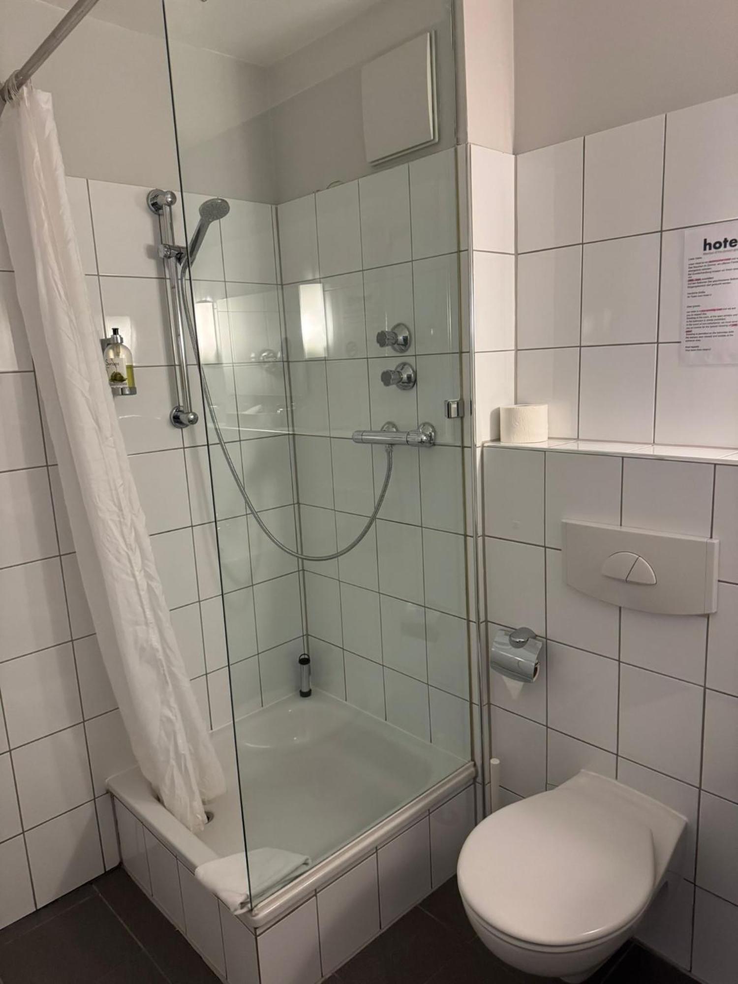 Hotel U Muelheim Free Parking Highspeed Wifi ミュルハイム・アン・デア・ルール エクステリア 写真